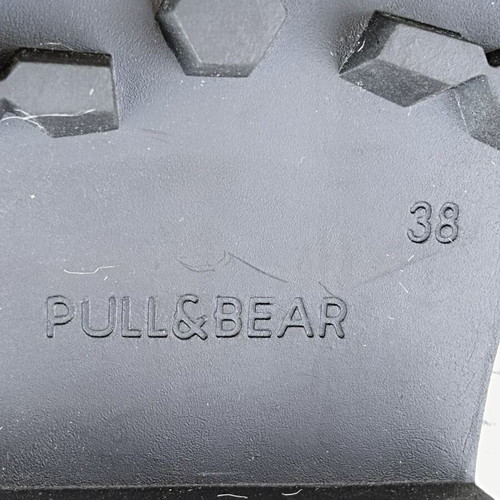 Pull & Bear slippers like new, black rubber sole 5 cm, size 38