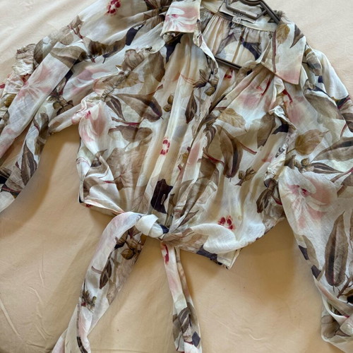 Zini short shirt like new, beige multicolor with impressive sleeves