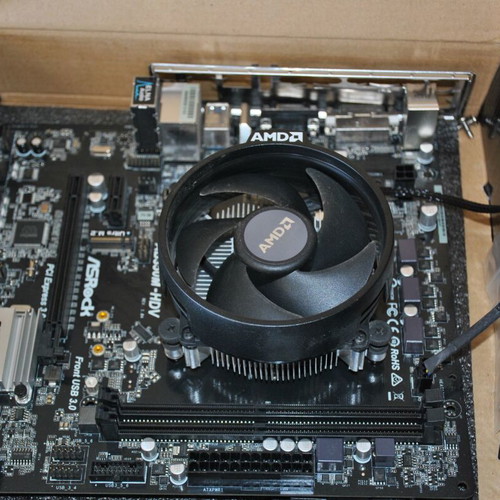 Motherboard με επεξεργαστή AB350M-AMD Ryzen 2200G σαν καινούργιο