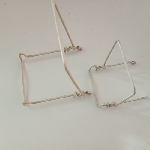 Display stands used, pack of 100, white adjustable wire