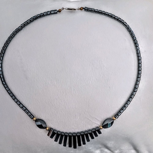Vintage women's necklace with hematite and natural stone like new