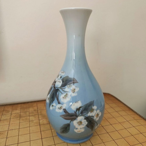 Royal Copenhagen porcelain vase 863/51 with handpainted apple blossom design
