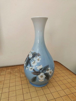 Royal Copenhagen porcelain vase 863/51 with handpainted apple blossom design