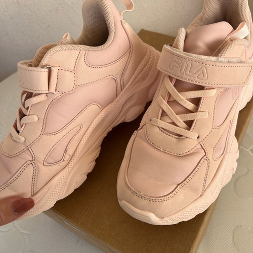 Fila pink shoes size 35 like new