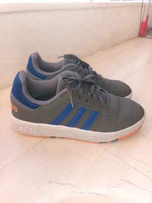 Adidas Αθλητικά Παιδικά Παπούτσια Μπάσκετ Hoops 2.0 Jr σαν καινούργια, νούμερο 40