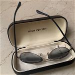Louis Vuitton γυναικεία γυαλιά ηλίου, με το μονόγραμμα του οίκου στο γυαλί, χαρακτηριστικό της γνησιότητας.Καινούργια, με την συνοδευτική θήκη!