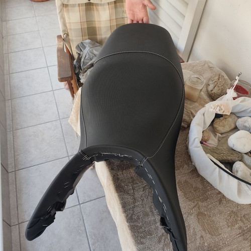 F650GS motorcycle seat 2005, single-cylinder, silver stitching
