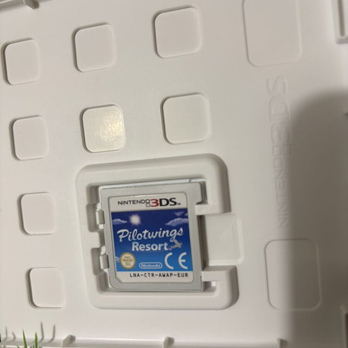 Pilotwings Resort Nintendo 3DS game used in excellent condition