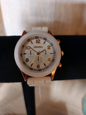 Analog watch white with gold details and adjustable silicone strap new