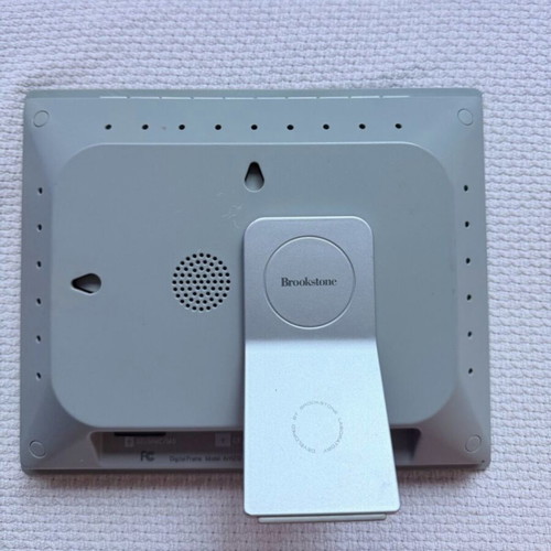 Brookstone digital photo frame like new