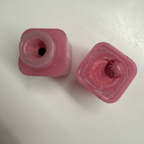 Huda Beauty like new, perfect pink shade