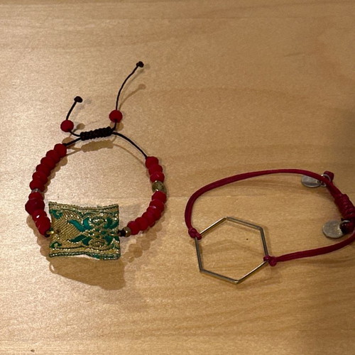 Set of 2 red bracelets with charm and polygon