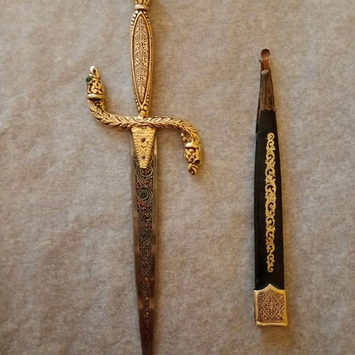 Decorative knife used with minor wear