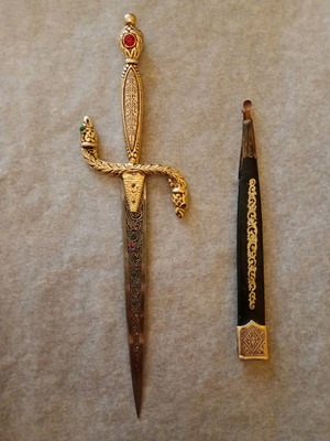 Decorative knife used with minor wear