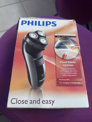 Philips electric shaver model 6990 used, rechargeable with 3 rotary heads