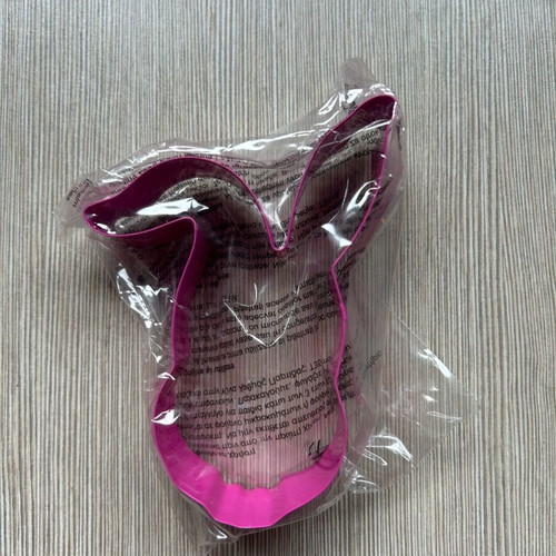 Bunny cookie cutter like new