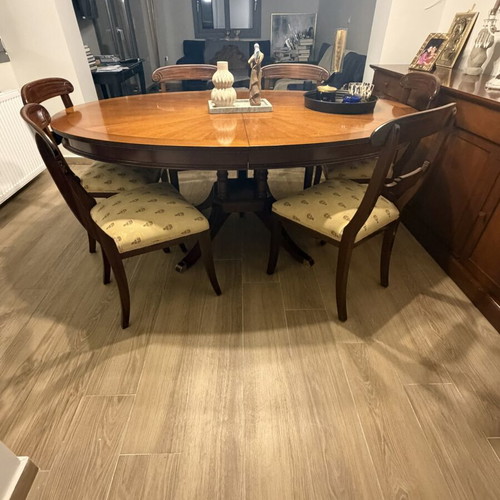 Dining table with six chairs made of solid walnut wood, like new
