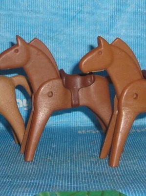 Playmobil set of 5 brown horses 1st generation