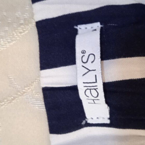 Short pants like new, dark blue, size medium