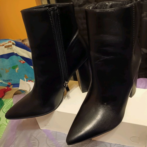 Diamantique boots size 37 like new, black