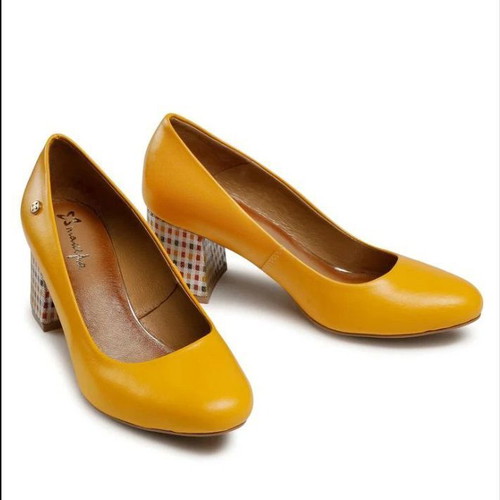 Maciejka yellow leather pumps like new size 41 with block heel