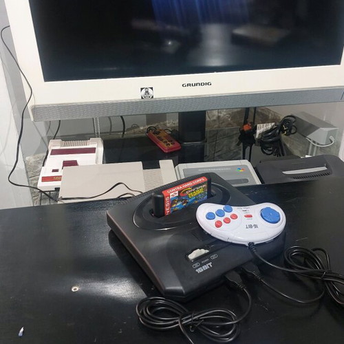 Retro 16-bit console like new with 2 controllers and Contra game