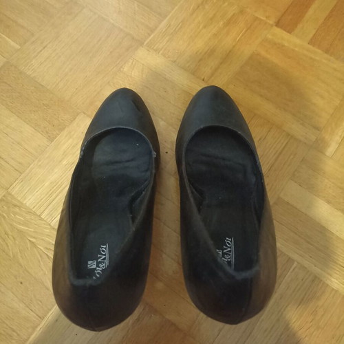 Voi & Noi black pumps size 40 like new