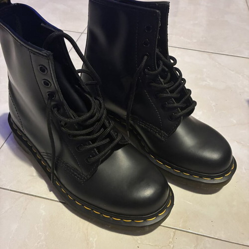 Dr Martens 1460 boots size 39 like new, black
