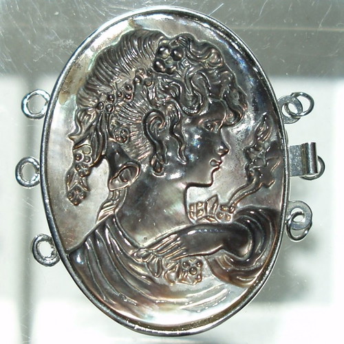 Stainless Steel Necklace Clasp with Shell Art Nouveau Design like new