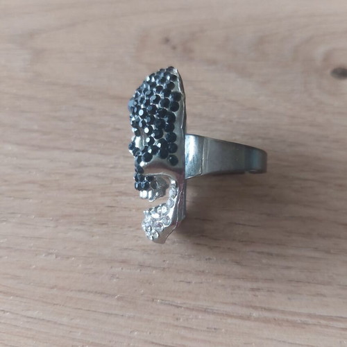 Skull ring like new with black and clear crystals, adjustable