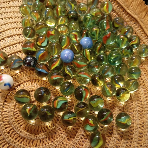 Glass marbles collection like new, set of 90 pieces