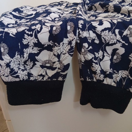 Floral jogger pants like new, size S, blue and white