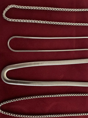 Set of 4 stainless steel chains like new, silver