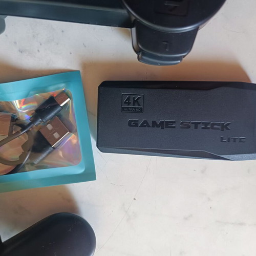 Console with two controllers, 10000 games, HDMI 4K