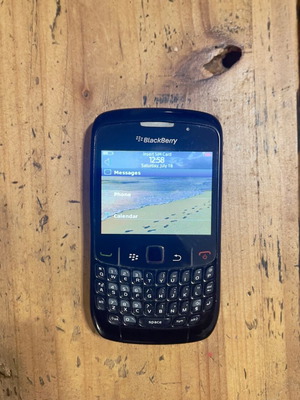 BlackBerry 8520 used, functional without charger