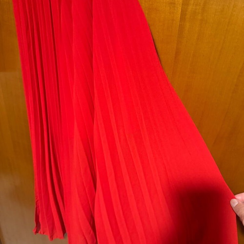 Red dress like new, size Small, pleated fabric