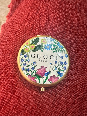 Gucci beauty compact mirror new collectible with case