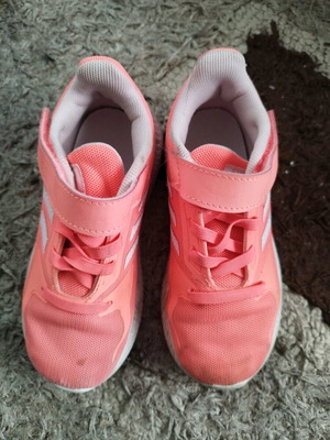 Παπούτσια παιδικά αθλητικά Adidas ροζ μεταχειρισμένα, μέγεθος 27