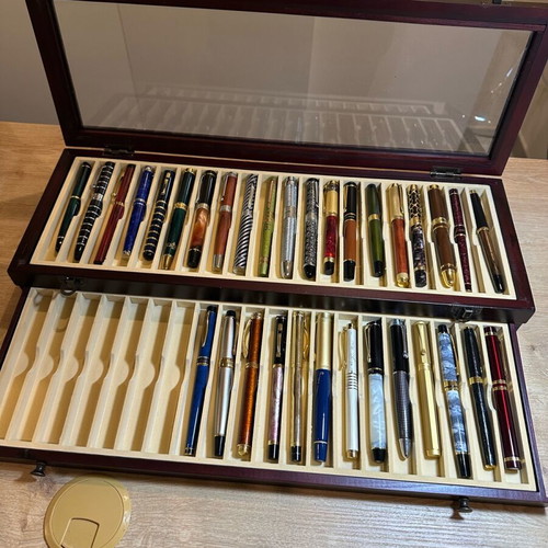 DeAgostini collectible wooden case with 33 new fountain pens