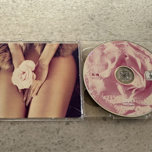 Rihanna Loud Deluxe Edition CD and DVD like new
