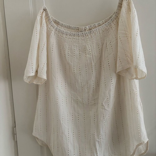 White blouse like new with romantic eyelet embroidery and short sleeves