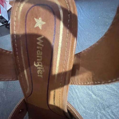 Wrangler suede sandals size 39 beige like new