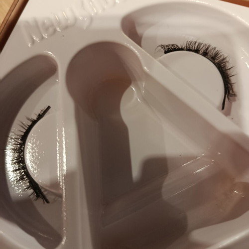 Magnetic Eyelashes and Eyelash Curler like new, reusable fiber