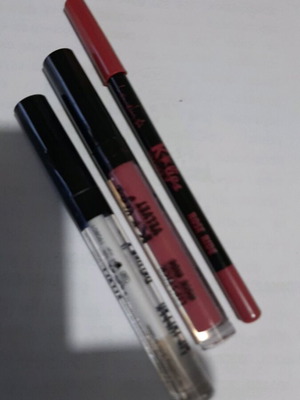 Lipstick new with 3 products for perfect result