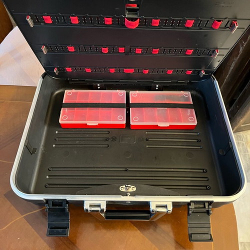 Toolbox case with lock like new