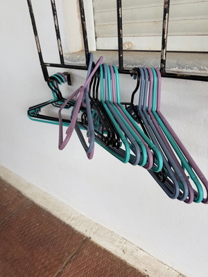 Hangers unused, pack of 30, assorted colors
