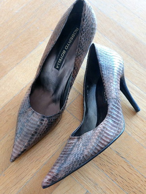 Roberto Botello brown pumps size 39 new with embossed snake pattern
