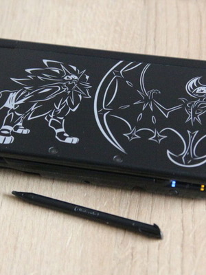 Nintendo New 3DS XL ειδική έκδοση μεταχειρισμένο, 64GB SD, Sun & Moon