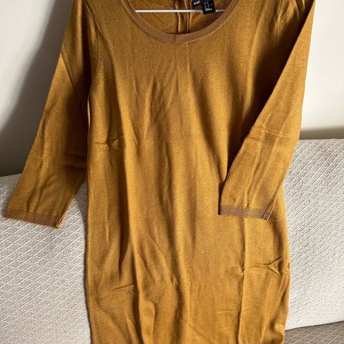 Mini dress in mustard color with 3/4 sleeves, like new
