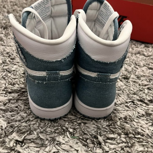 Air Jordan 1 High OG sneakers like new, size 40, blue